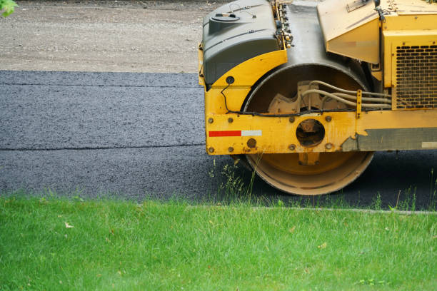 Best Asphalt Driveway Paving in Louisburg, KS